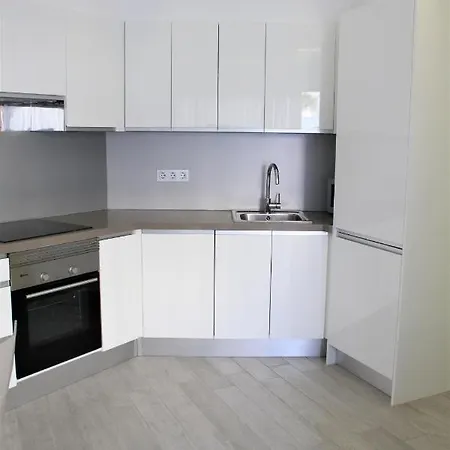 Great 2 Bd With Amazing Terrace *