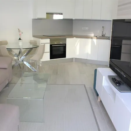 Great 2 Bd With Amazing Terrace *